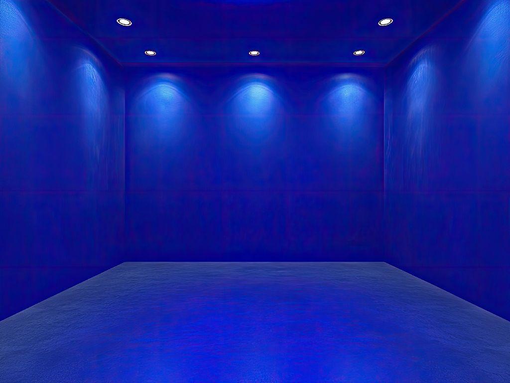 Der Raum mit der blauen Decke